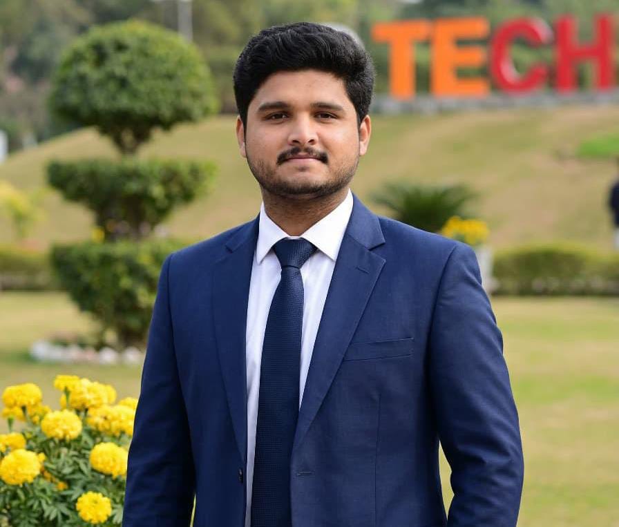 Zeeshan Malik, Chief Technology Officer leading Web Dev at Growbiz